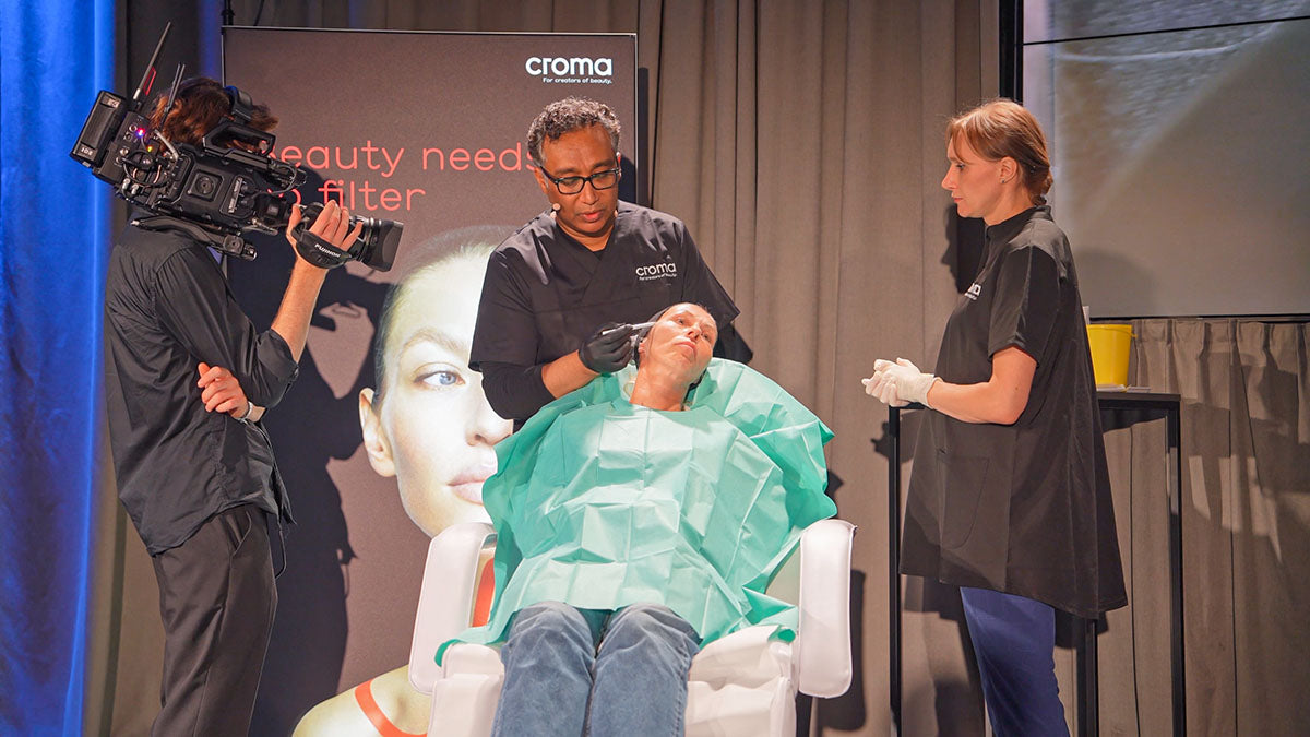 Live injection demonstration at an aesthetic medicine congress